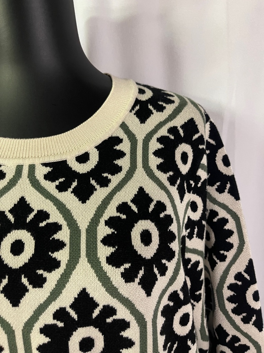 Adrianna Papell Cream Green & Black Printed Long Sleeve Boxy Crewneck Sweater - Picture 7 of 16